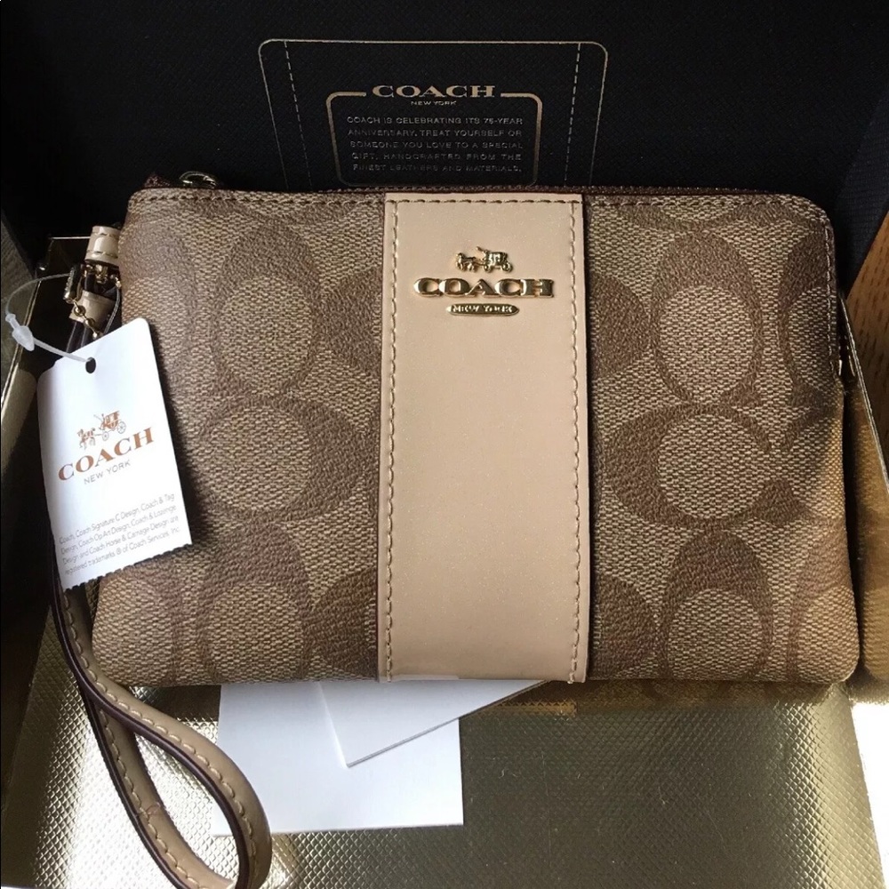 Coach wristlet nwt in box